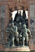 TaksimStatue_1_16PX.jpg